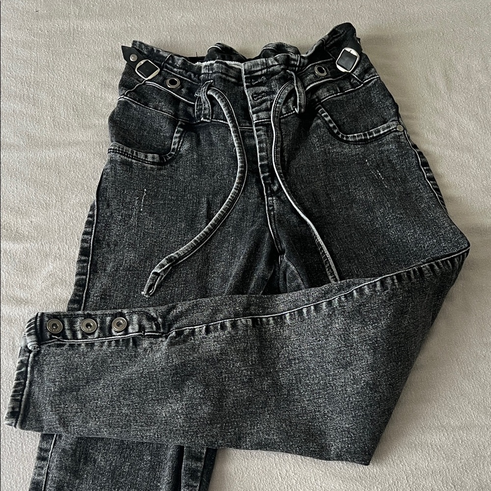 Women's Black High-Waisted Jeans